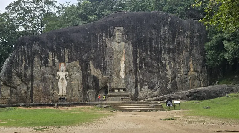 Buduruwagala Buddha Felsrelief, Sri Lanka